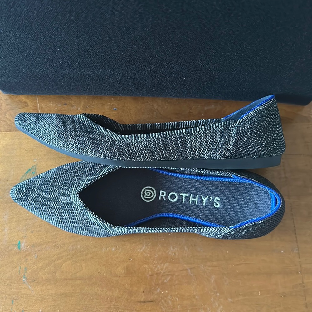 Rothy’s The Point flats.  They’re black and white.